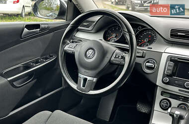 Універсал Volkswagen Passat 2009 в 