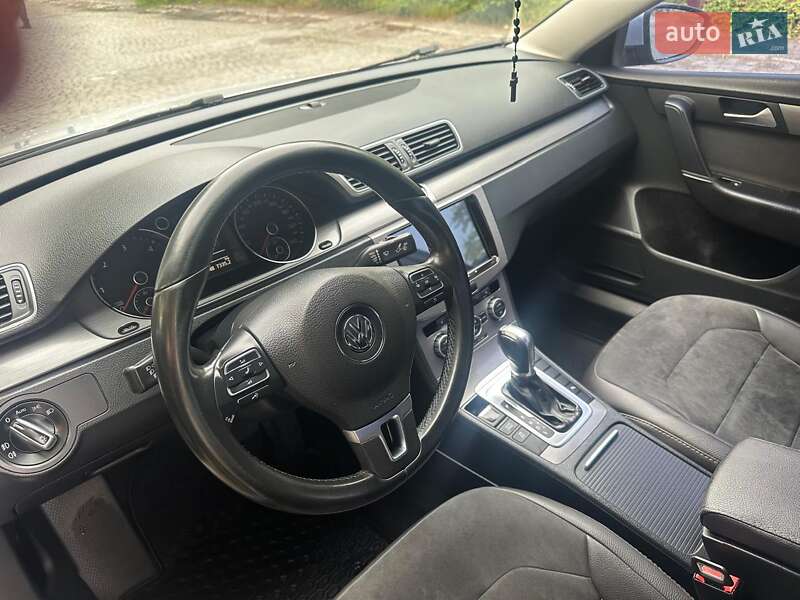 Седан Volkswagen Passat 2012 в Мукачевому