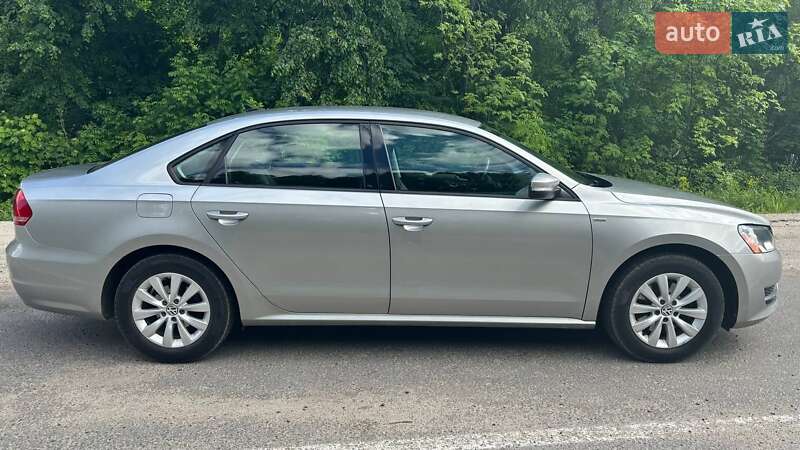 Седан Volkswagen Passat 2013 в Харькове