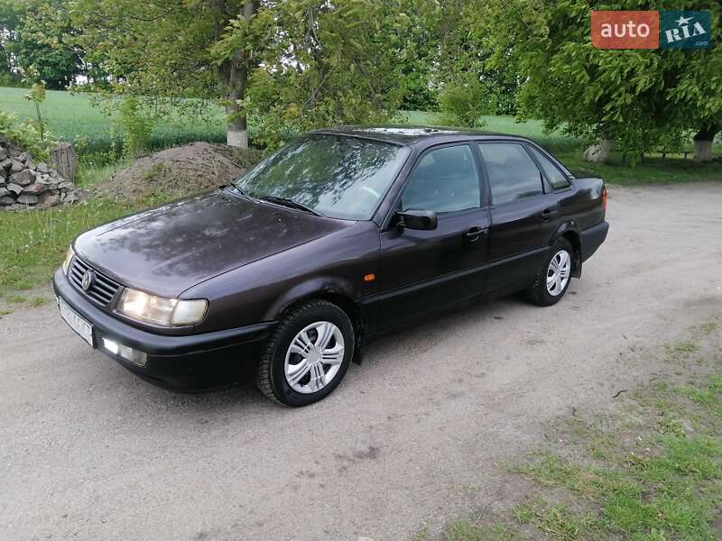 Седан Volkswagen Passat 1994 в 