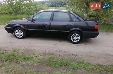 Седан Volkswagen Passat 1994 в 