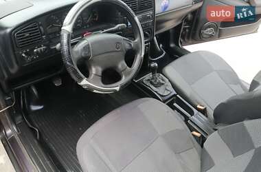 Седан Volkswagen Passat 1994 в 