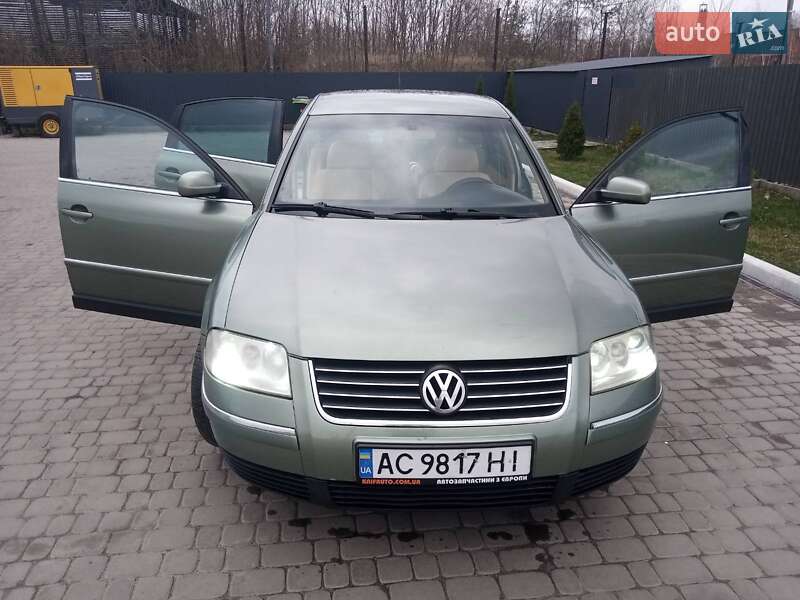 Седан Volkswagen Passat 2004 в 