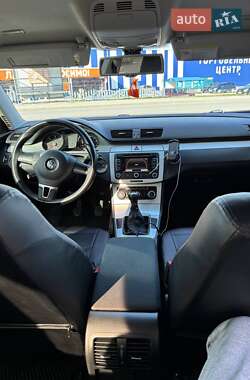 Універсал Volkswagen Passat 2010 в 