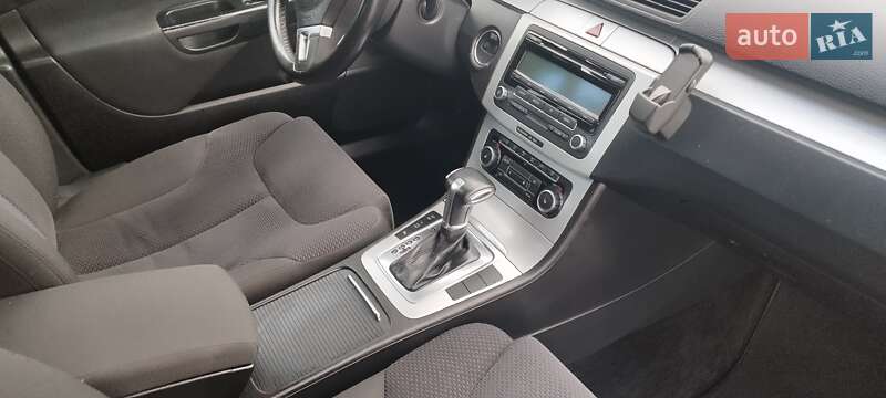 Универсал Volkswagen Passat 2010 в Киеве