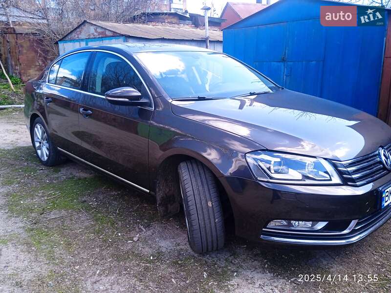 Седан Volkswagen Passat 2012 в Глухове