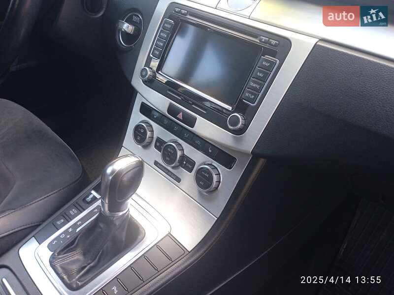 Седан Volkswagen Passat 2012 в Глухове