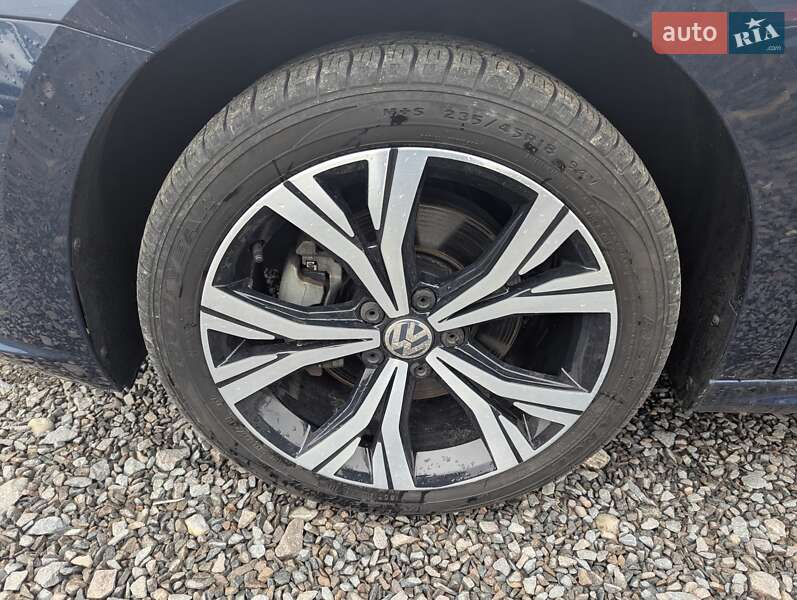 Седан Volkswagen Passat 2021 в Ровно