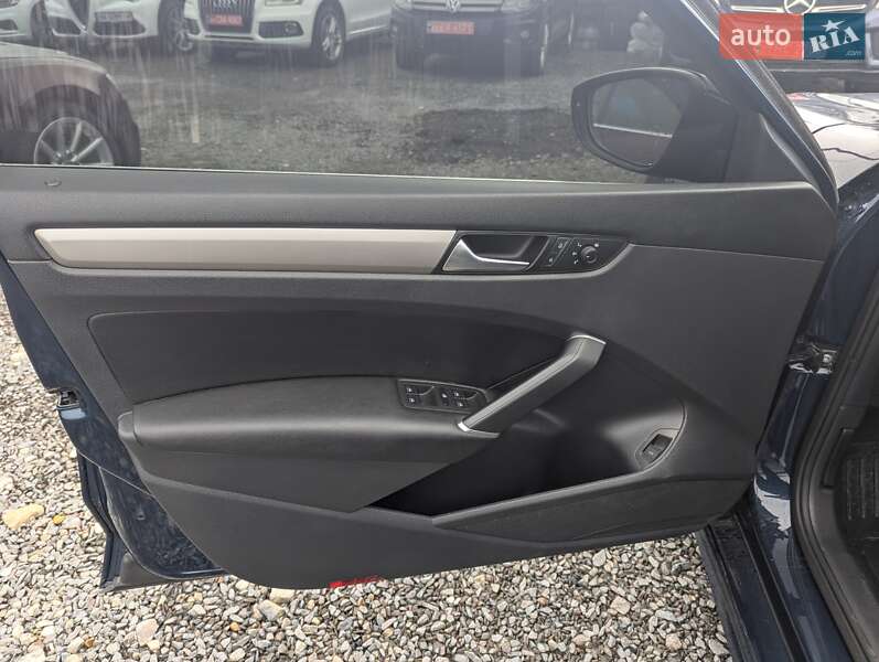 Седан Volkswagen Passat 2021 в Ровно