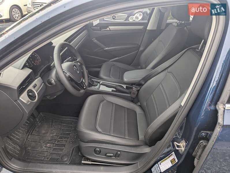Седан Volkswagen Passat 2021 в Ровно