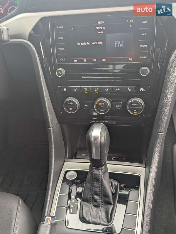 Седан Volkswagen Passat 2021 в Ровно