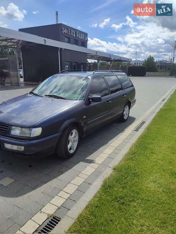 Універсал Volkswagen Passat 1996 в Ужгороді