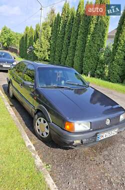 Седан Volkswagen Passat 1989 в Ровно