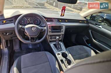 Седан Volkswagen Passat 2015 в 