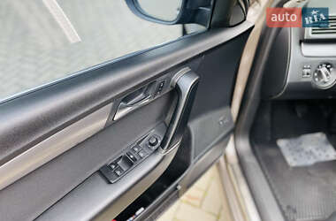 Седан Volkswagen Passat 2011 в 