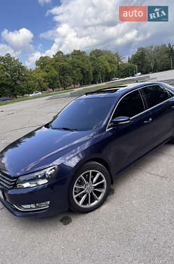 Седан Volkswagen Passat 2014 в Лозовой