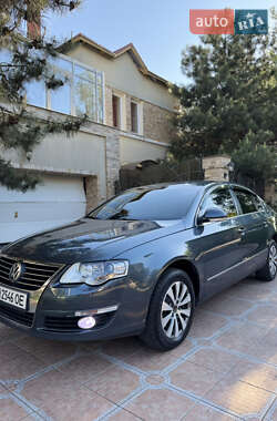 Седан Volkswagen Passat 2010 в 