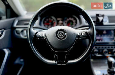 Седан Volkswagen Passat 2016 в 
