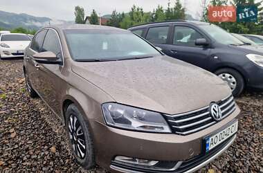 Седан Volkswagen Passat 2012 в Хусті