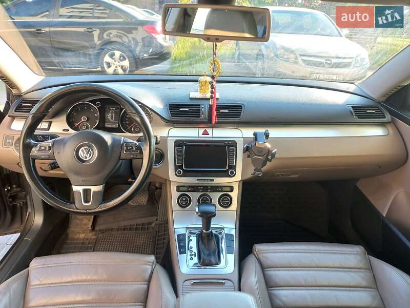 Универсал Volkswagen Passat 2009 в Ровно