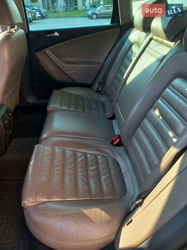 Универсал Volkswagen Passat 2009 в Ровно