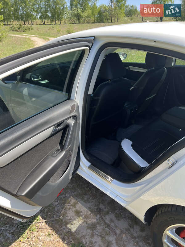 Седан Volkswagen Passat 2012 в Прилуках