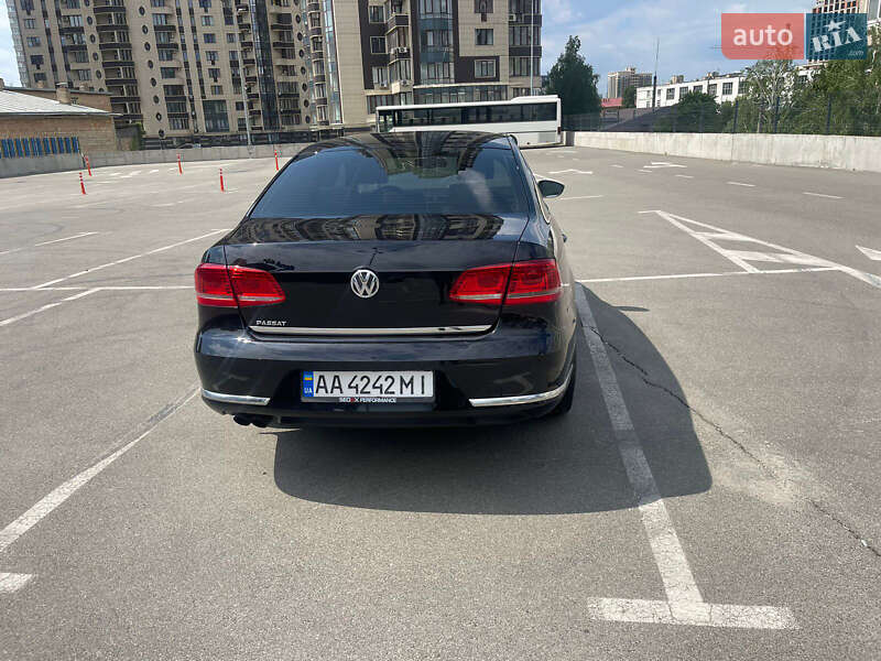 Седан Volkswagen Passat 2012 в Києві