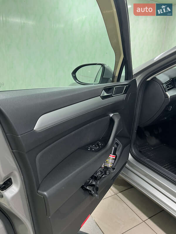 Универсал Volkswagen Passat 2015 в Полтаве