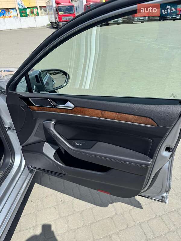Седан Volkswagen Passat 2018 в Киеве