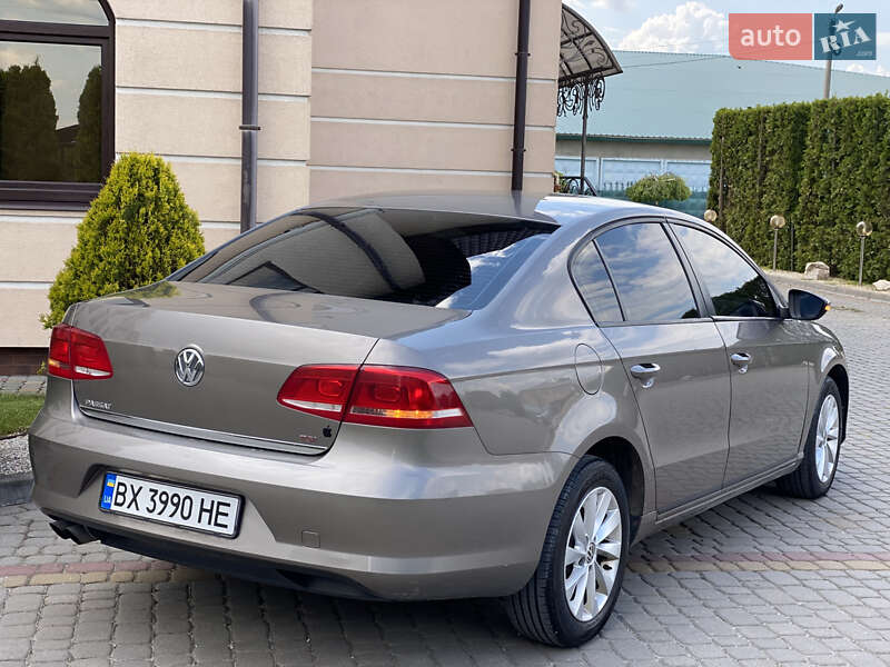 Седан Volkswagen Passat 2011 в Дунаївцях