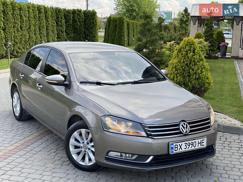 Седан Volkswagen Passat 2011 в Дунаївцях