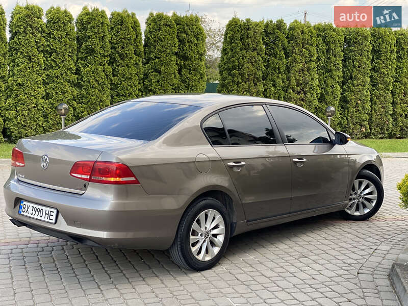 Седан Volkswagen Passat 2011 в Дунаївцях