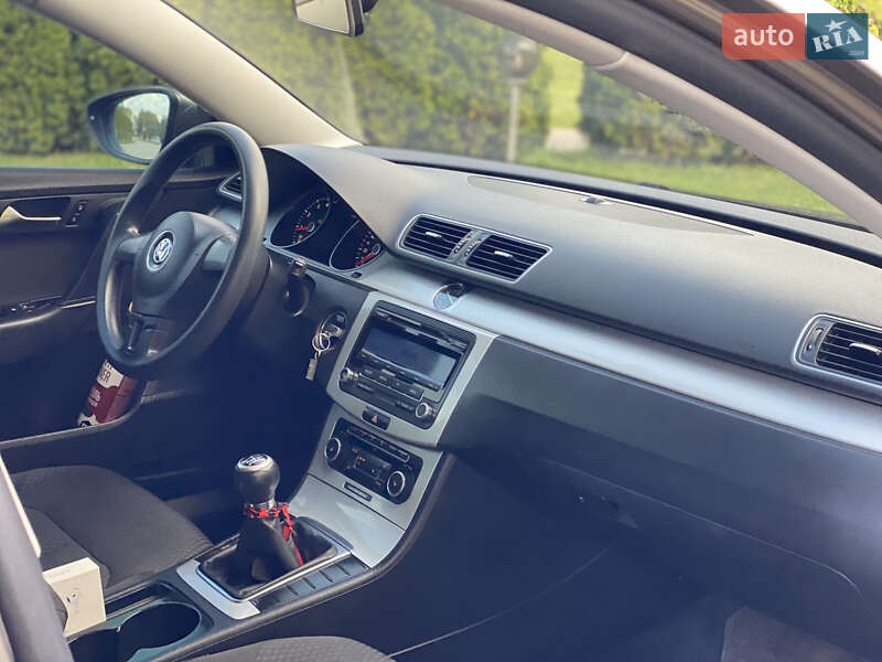 Седан Volkswagen Passat 2011 в Дунаївцях