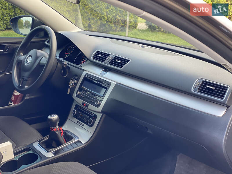 Седан Volkswagen Passat 2011 в Дунаївцях