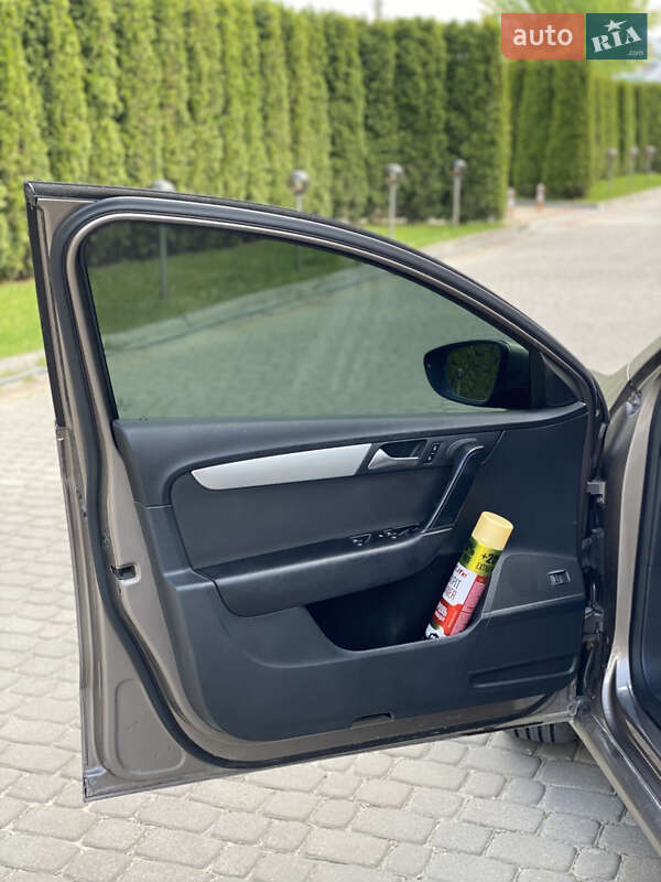 Седан Volkswagen Passat 2011 в Дунаївцях