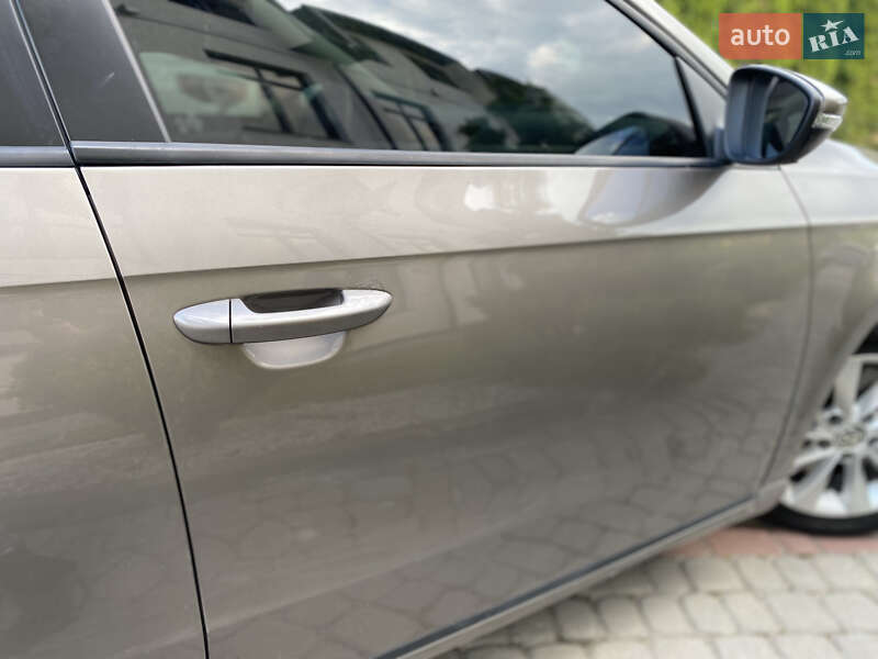 Седан Volkswagen Passat 2011 в Дунаївцях