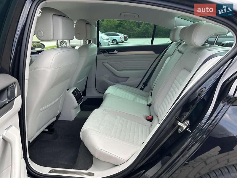 Седан Volkswagen Passat 2020 в Львове