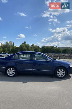 Седан Volkswagen Passat 2005 в 