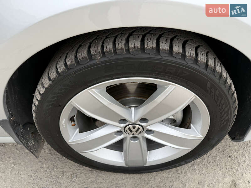 Універсал Volkswagen Passat 2012 в Кременці