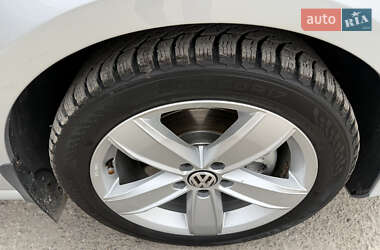 Універсал Volkswagen Passat 2012 в 