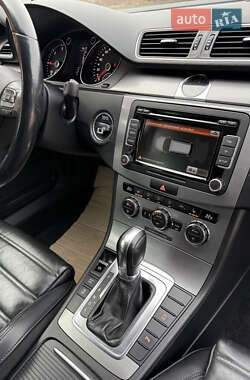 Універсал Volkswagen Passat 2012 в 