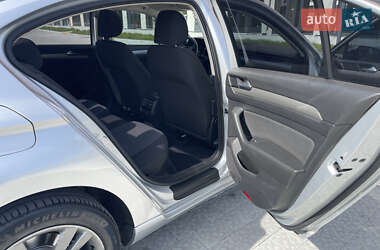 Седан Volkswagen Passat 2015 в 
