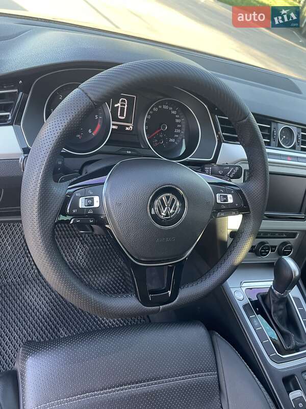 Универсал Volkswagen Passat 2015 в Днепре