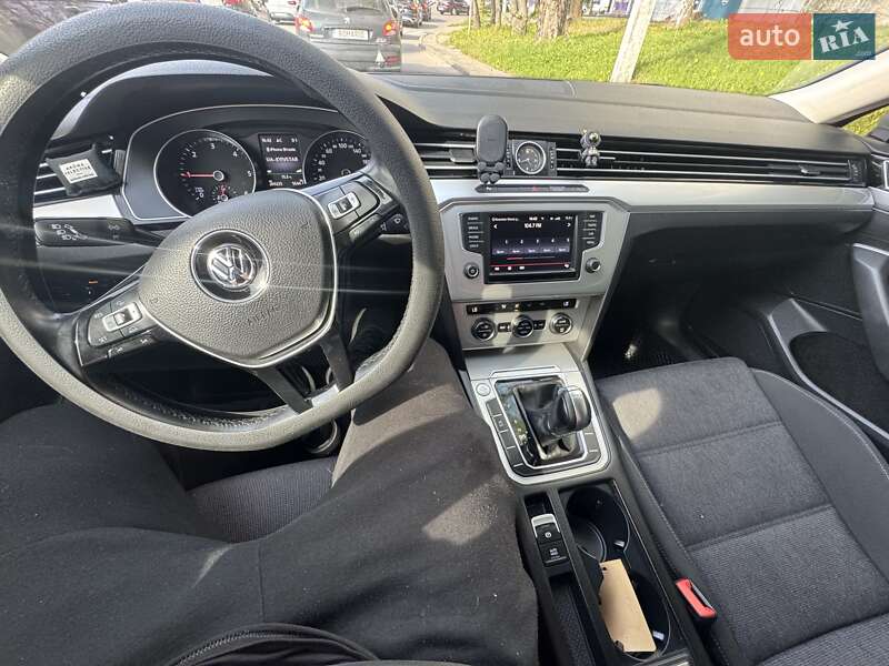 Універсал Volkswagen Passat 2015 в Львові