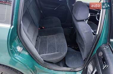 Універсал Volkswagen Passat 2001 в 