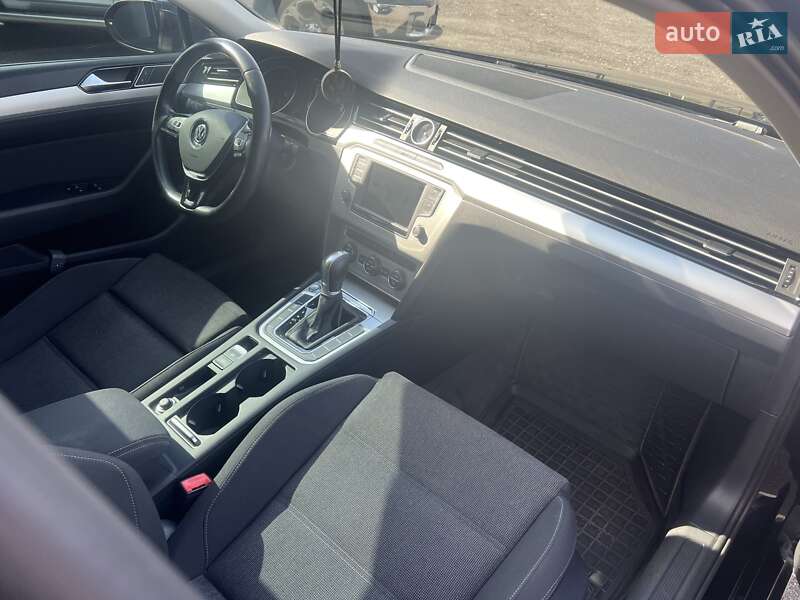 Универсал Volkswagen Passat 2015 в Киеве