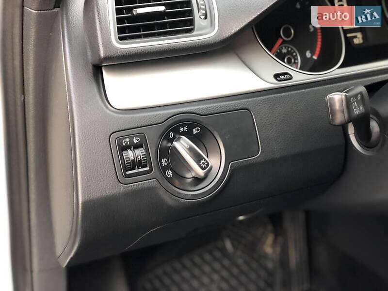 Універсал Volkswagen Passat 2012 в Івано-Франківську