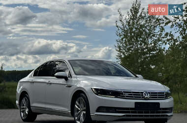 Седан Volkswagen Passat 2018 в Дрогобыче