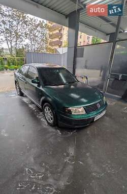 Седан Volkswagen Passat 2000 в 