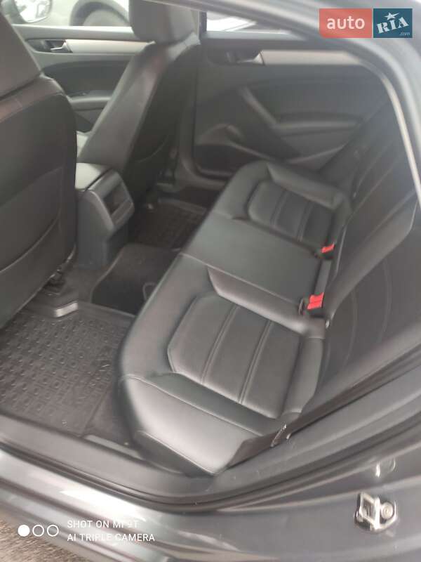 Седан Volkswagen Passat 2012 в Киеве